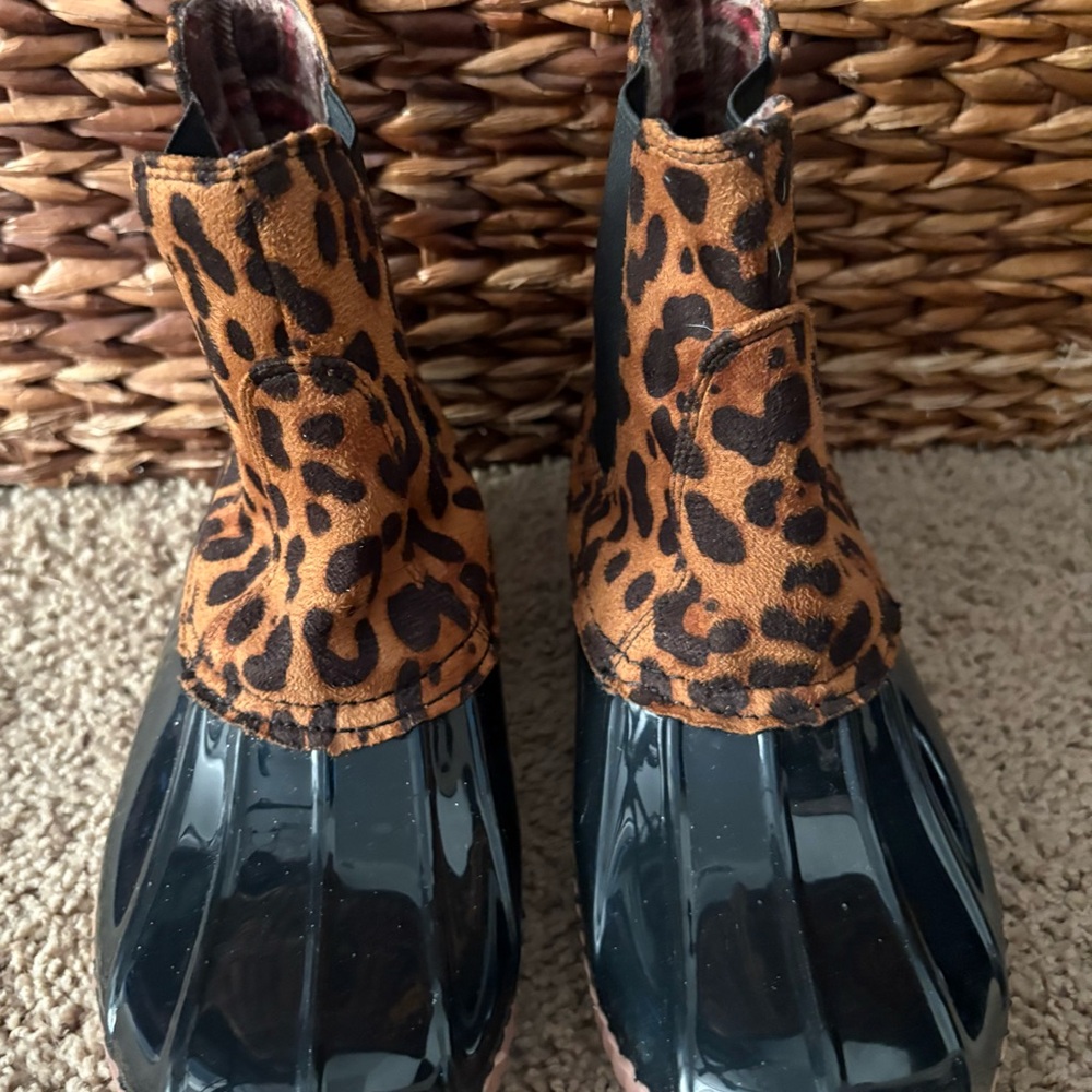 Leopard Print Rain Boots - Picture 3 of 6